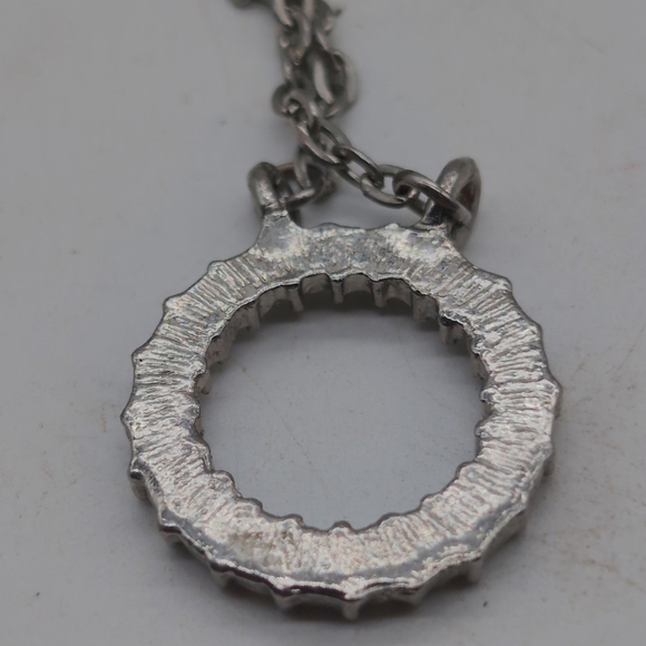 Elegant Circle Wreath Silver Pendant 20 In Necklace Costume - Picture 4 of 4